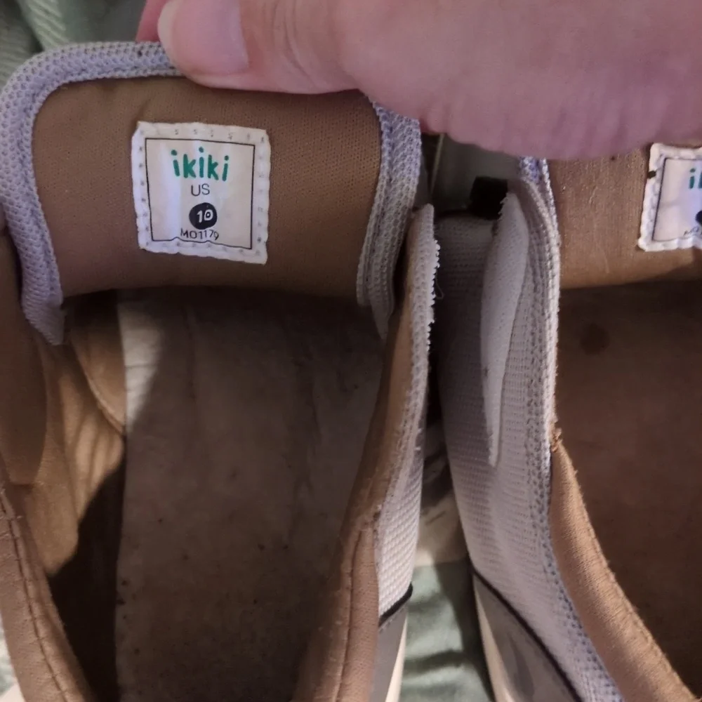 Squeaky Shoes - Picture 6 of 7